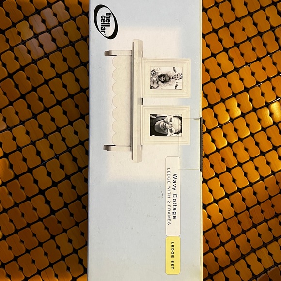 Display ledge - Picture 3 of 3